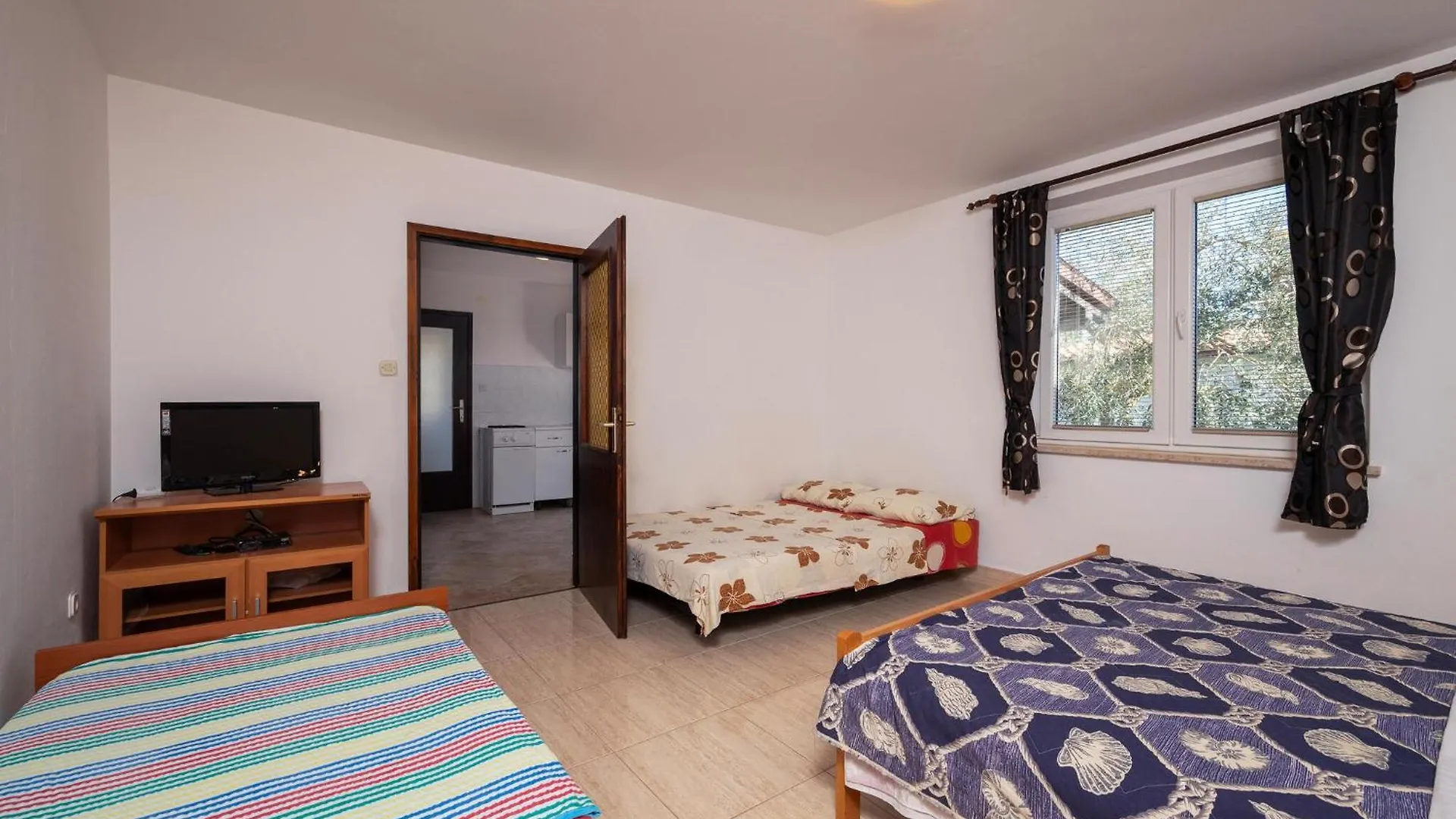 Cozy Apartment In Liznjan With Wifi